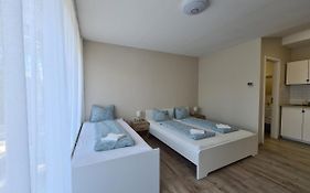 Oet Fenyo Apartmanhaz